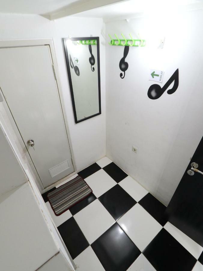 Kamar Keluarga Duri Kosambi Hotel จาการ์ตา ภายนอก รูปภาพ