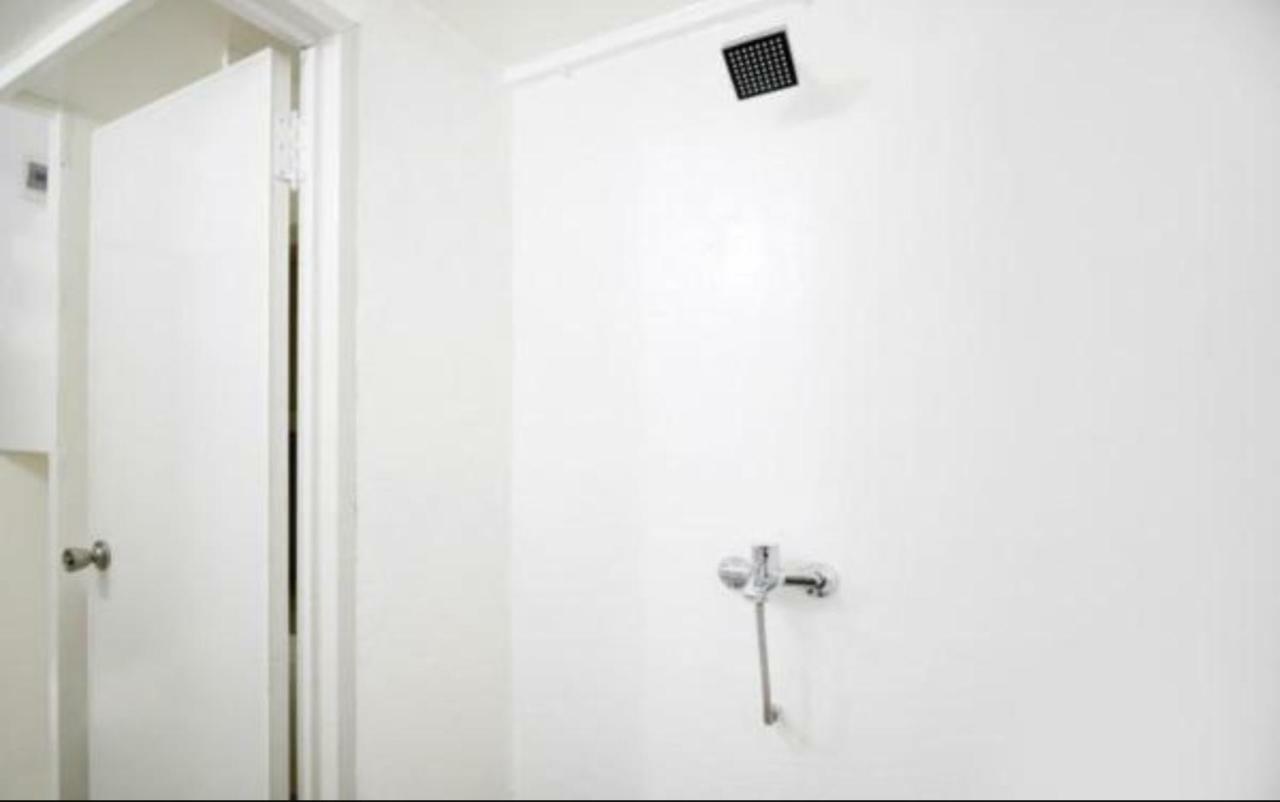 Kamar Keluarga Duri Kosambi Hotel จาการ์ตา ภายนอก รูปภาพ
